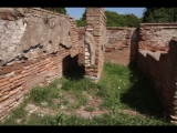 08515 ostia - regio v - insula iii - caseggiato dei lottatori (v,iii,1) (haus der ringer) - perystilium - nordostecke - bli ri osten.jpg